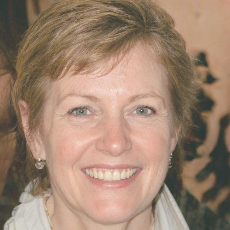 Sarah Mitchell, Financial Planning Expert